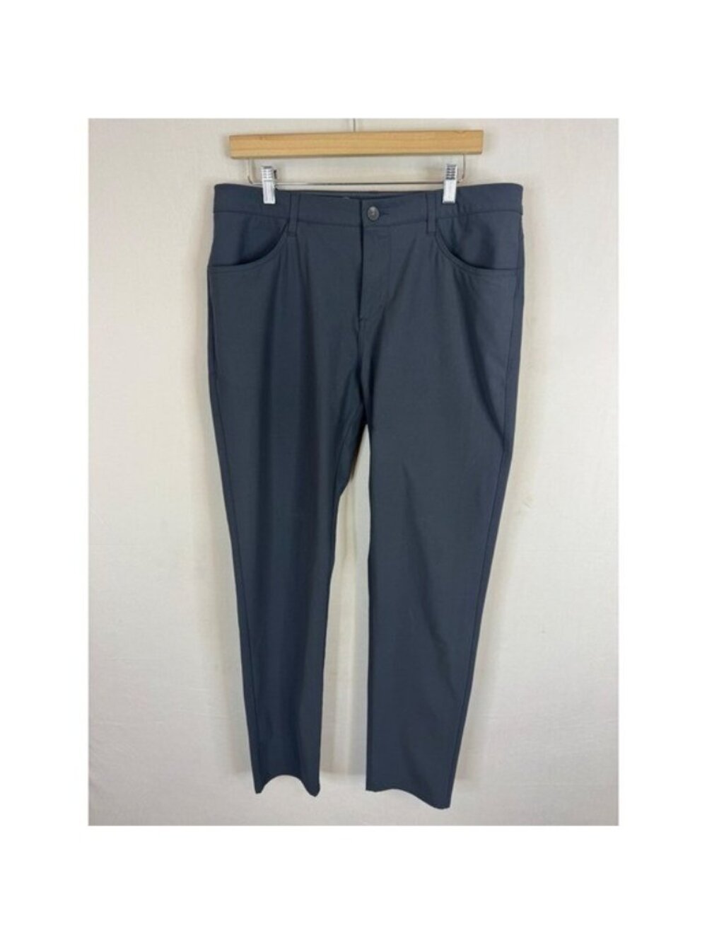 Vuori Meta Pant Mens 34X31  Charcoal Grey Technical Chino Stretch Trousers